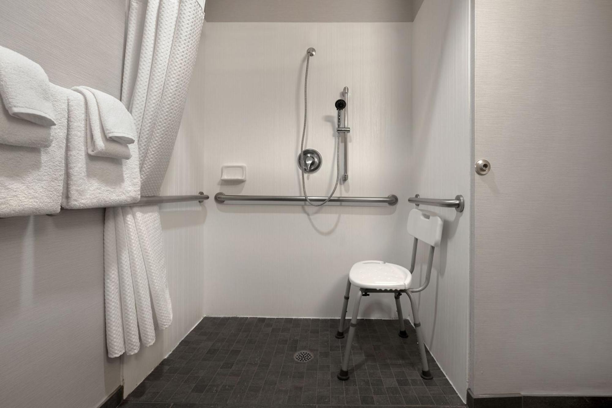 Courtyard By Marriott Portland Southeast/קלקאמאס מראה חיצוני תמונה