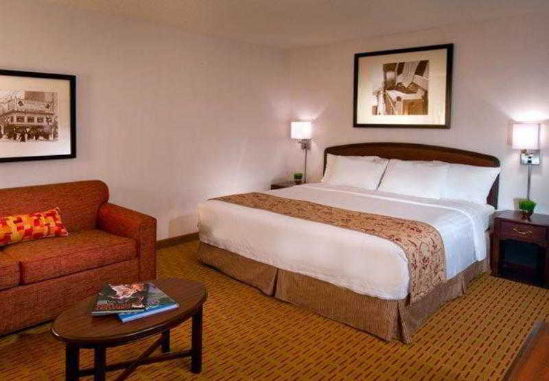 Courtyard By Marriott Portland Southeast/קלקאמאס מראה חיצוני תמונה